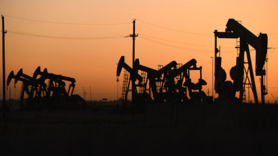 Goldman Sachs, 2027 Brent ve WTI Petrol Fiyat Tahminlerini İndirdi